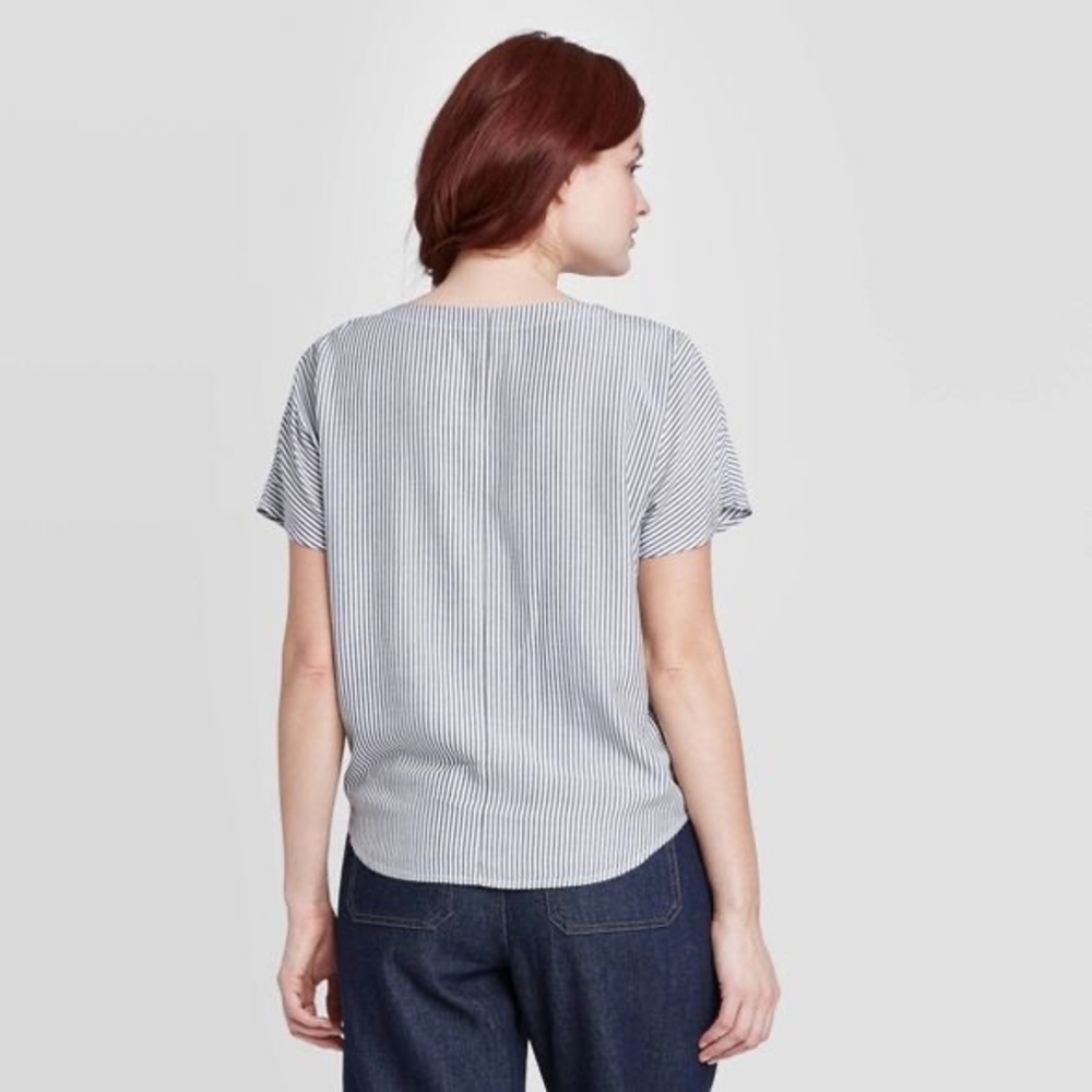 FREE with any one purchase Universal Thread v-neck button down blouse (S) - Picture 2 of 13